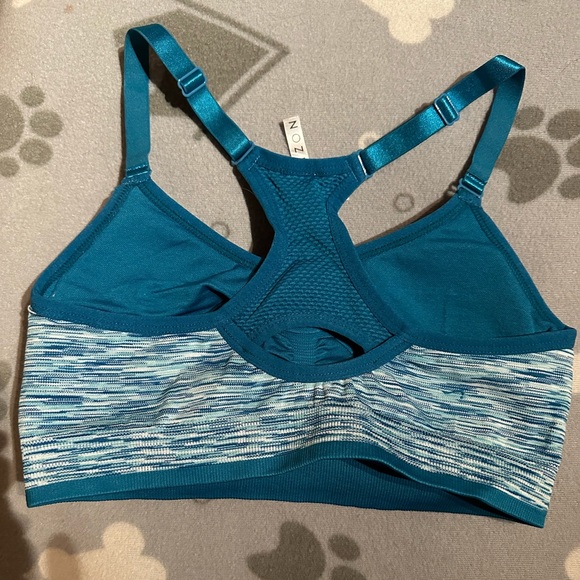 Padded sports bra sz M/L adjustable straps - Picture 2 of 4